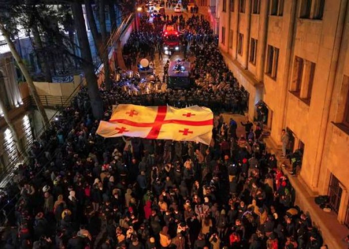 Gürcüstanda kütləvi etirazlar hələ də davam edir