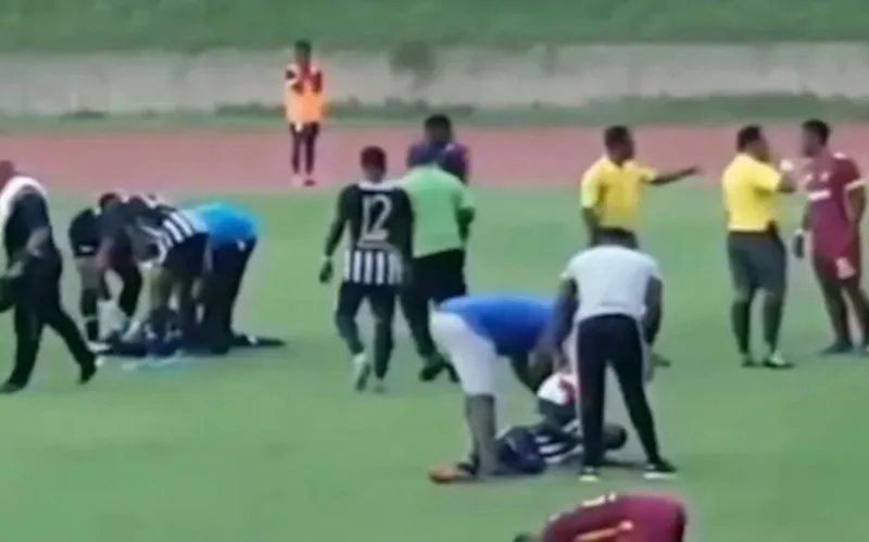 İki futbolçunu ildırım vuraraq öldürdü