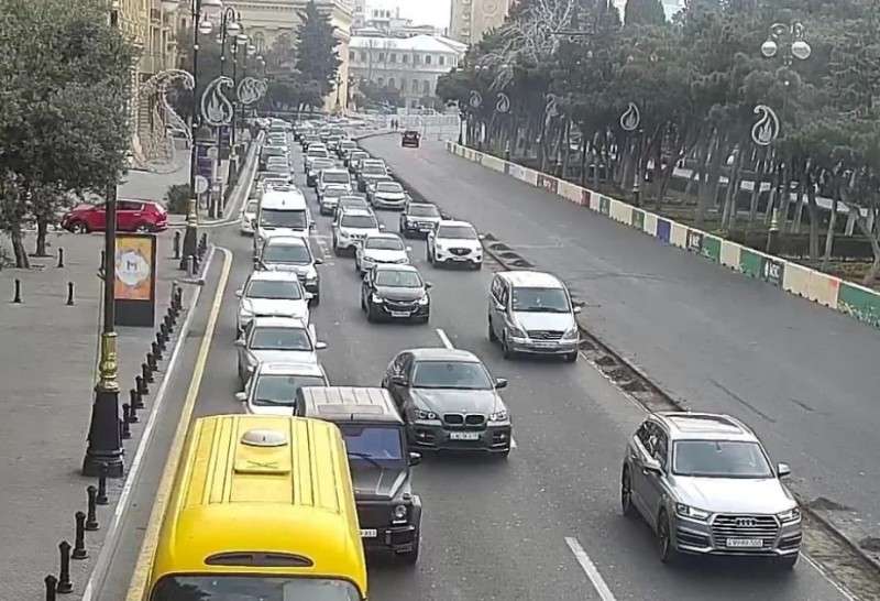 Bakının bu yollarında sıxlıqdır - SİYAHI