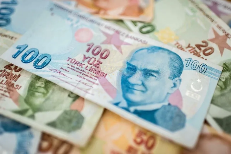 Türk lirəsi tarixdə görülməmiş qədər dəyər itirdi