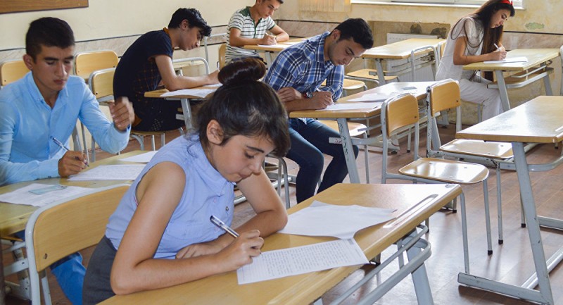 Ali məktəblərə və kolleclərə sənəd qəbulu bitdi