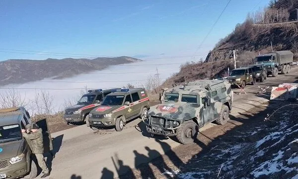 Sülhməramlıların 13 avtomobili ərazidən keçdi