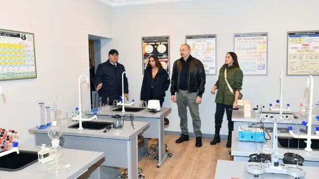 Dövlət başçısı Suqovuşanda orta məktəb binasında yaradılan şəraitlə tanış olub