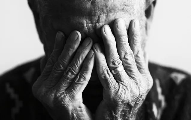 83 yaşlı kor şəxsin gözləri açıldı