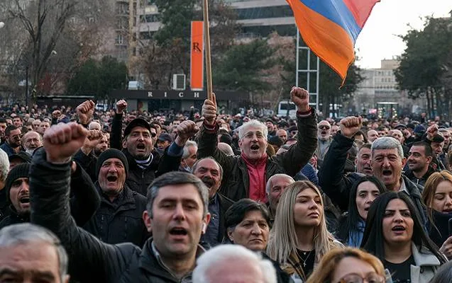 Mitinqlər başladı - Paşinyanın istefası tələb olunur