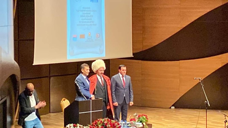 Təbrikləri qoşalı Əkbər Qoşalı
