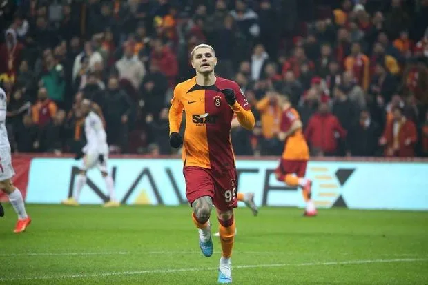 İkardi paylaşımına görə cərimələndi - FOTO