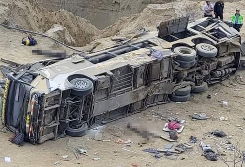 Peruda avtobus qəzası: 10 ölü