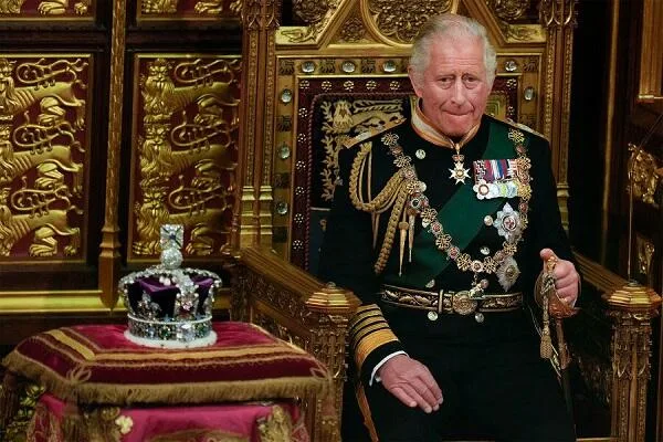 Britaniya kralının sərvəti açıqlandı