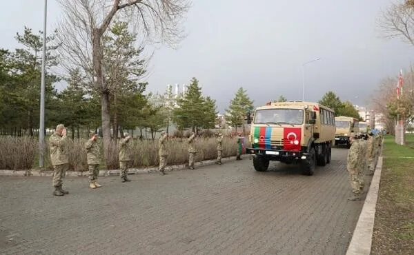 Hərbçilərimiz Qarsda - FOTO
