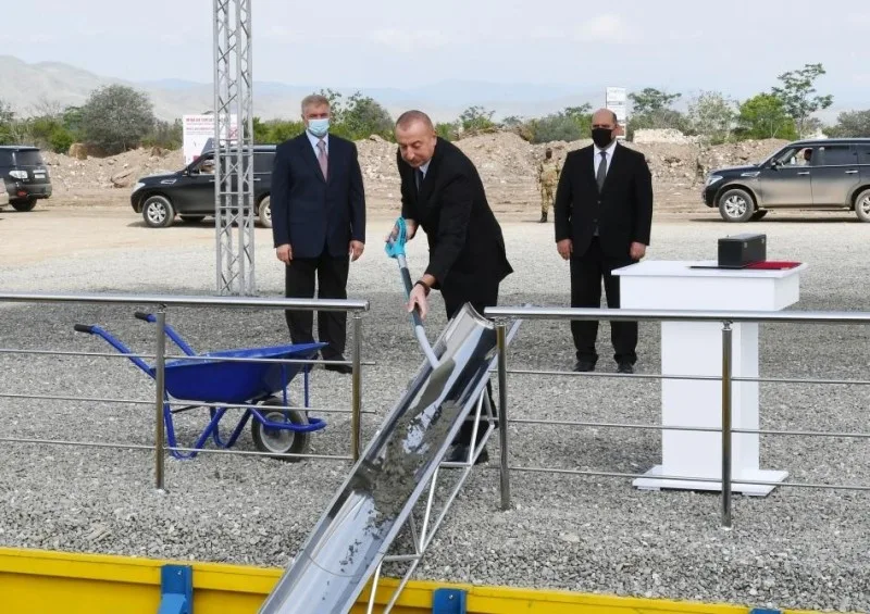 Ağdamda yaşayış məhəllələrinin, inzibati binanın təməli qoyuldu - YENİLƏNİB