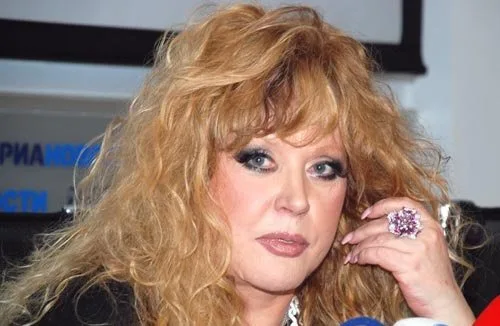 Xalq artisti vətənə qayıtdı