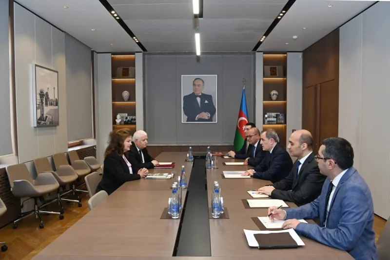 Bayramov “Sülhün kökləri” təşkilatının rəhbəri ilə görüşdü