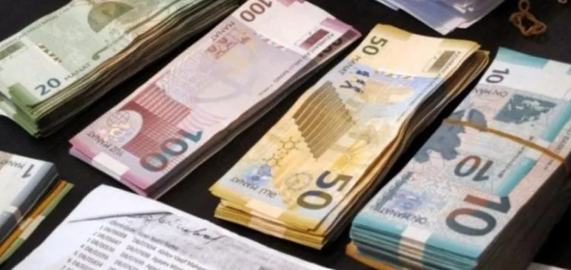 Bakıda əmək haqqı 1000 manatı ötdü