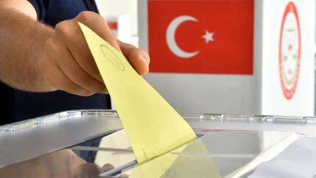 Azərbaycandakı Türkiyə vətəndaşları səs verir