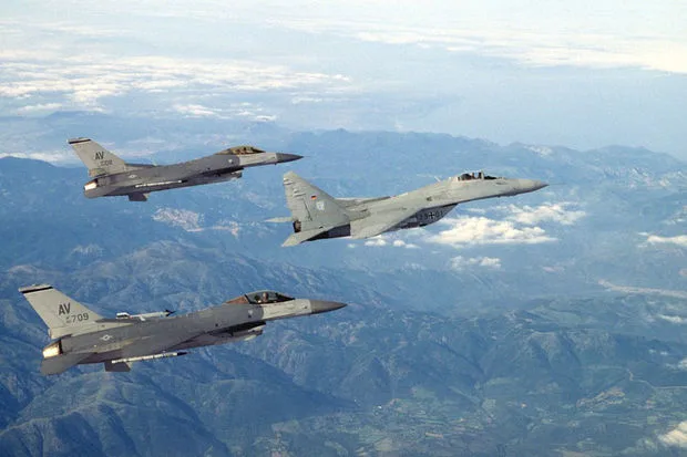 Borrel: “Bir neçə ölkə ukraynalı pilotlara “F-16”da təlim keçməyə başlayıb”