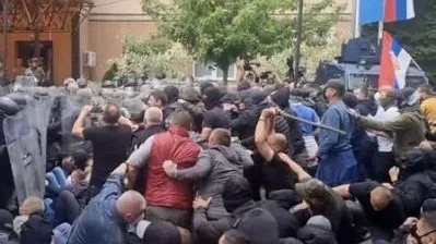 Kosovodakı iğtişaşlarda 50-dən çox insan yaralandı - VİDEO