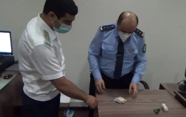 Rüşvət alarkən tutulan gömrük polkovniki AZADLIQDA
