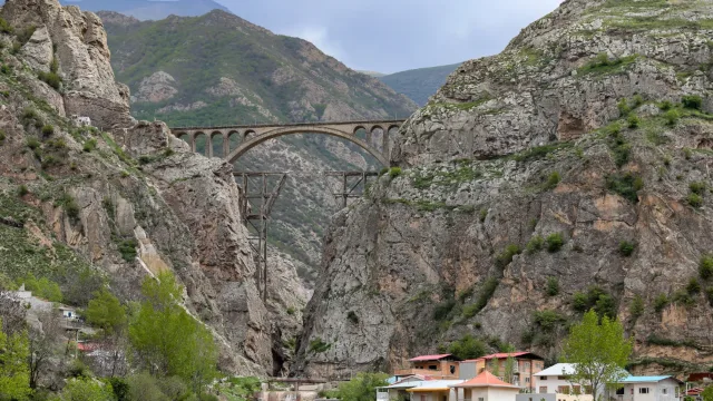 İran dəmir yolları Azərbaycanla birləşir - Culfadan İrəvan və Tiblisiyə getmək olacaq
