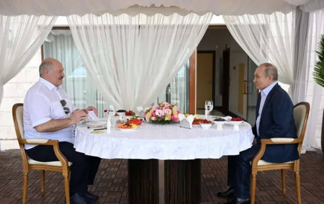 Putin Soçidə Lukaşenko ilə görüşdü - FOTOLAR