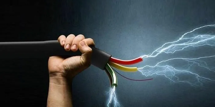 Avtoyumada elektrik cərəyanı vuraraq öldürdü