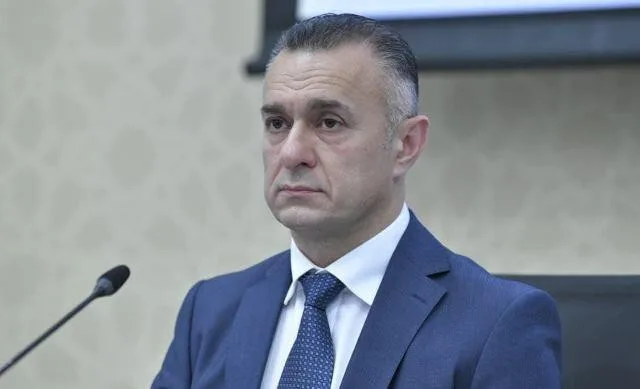 Nazir həkimləri təbrik etdi