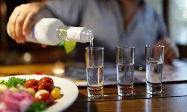 Saxta spirtli içkidən 15 nəfər öldü