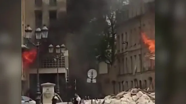 Parisin mərkəzində ev partladı - dağıntılar altında qalanlar var