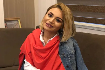 "Hər gün evdən çıxanda atamla anam məni..." - Türkan Vəlizadə