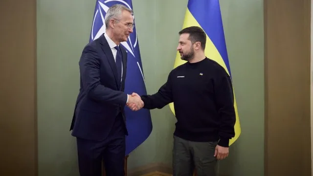 Stoltenberq Zelenski ilə NATO sammitini müzakirə etdi