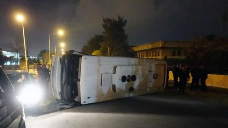 Avtobus ilə yük maşını toqquşdu - Xeyli sayda yaralı var