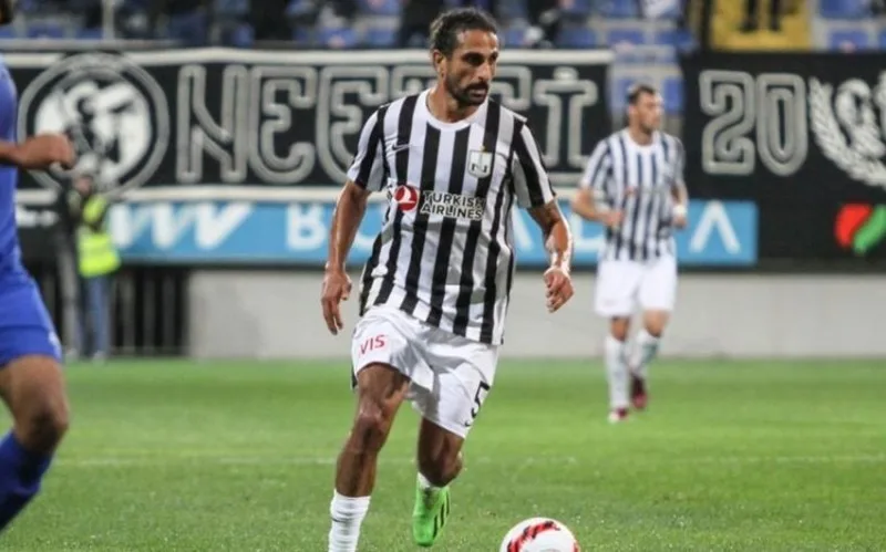 "Neftçi"nin futbolçusu: "Saatlarla şahmat oynayıram"