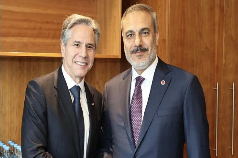 Hakan Fidan Blinkenlə danışdı