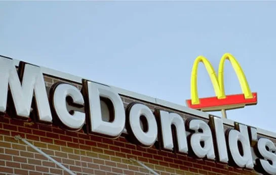 Bakıda “McDonalds”da insident - Müştəri monitoru sındırdı