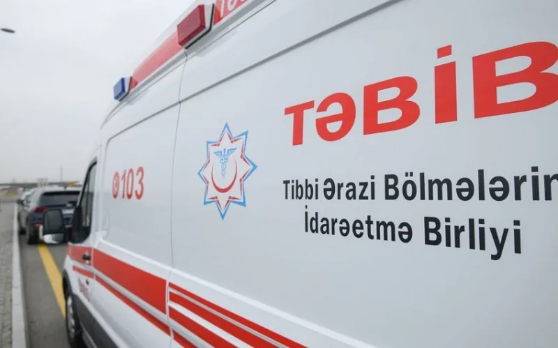 Həyəti təmizləyən qadın yandı