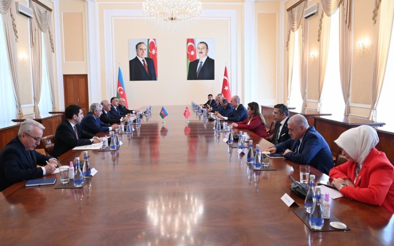 Əli Əsədov Numan Kurtulmuş ilə görüşdü