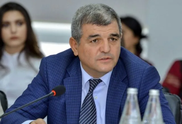 Deputat rayonlarda vəkil çatışmazlığından gileylənir