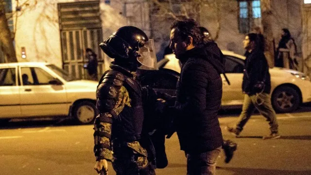 İranda polislə atışma oldu - Ölənlər var