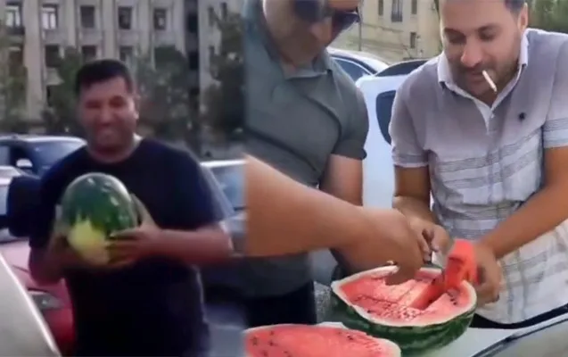 Tıxacda qalan sürücülər qarpız kəsib yedilər - VİDEO