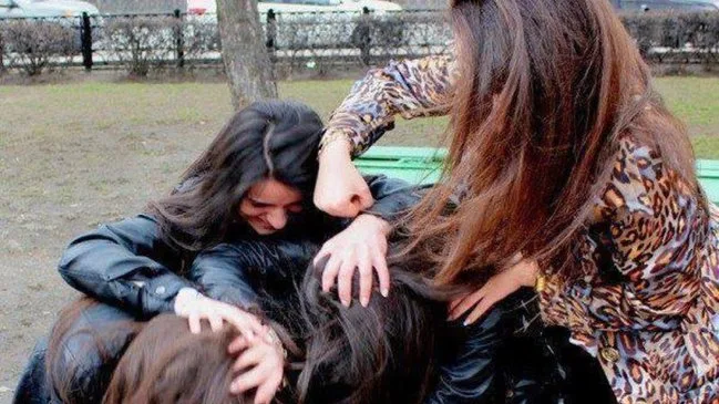 Bakıda qadınlar arasında kütləvi dava - Xəsarət alan var