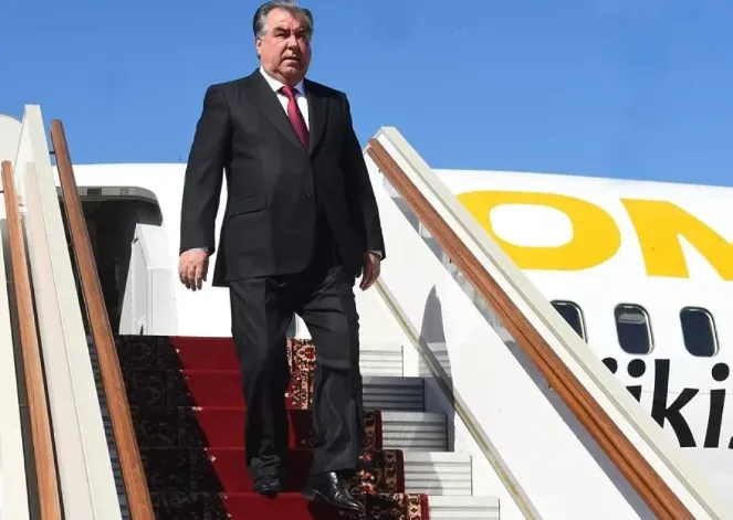 Tacikistan Prezidenti Türkmənistana getdi