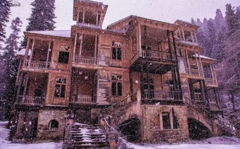 “Stalinin evi” təhlükəli zolağa düşdü