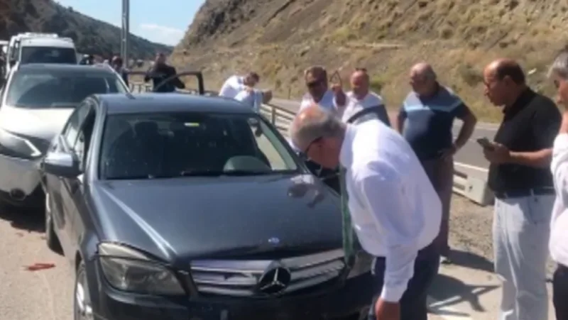 Kılıçdaroğlunun maşın karvanı qəzaya düşdü - Yaralılar var