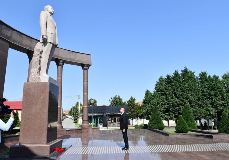 İlham Əliyev Şəmkirə getdi - FOTOLAR