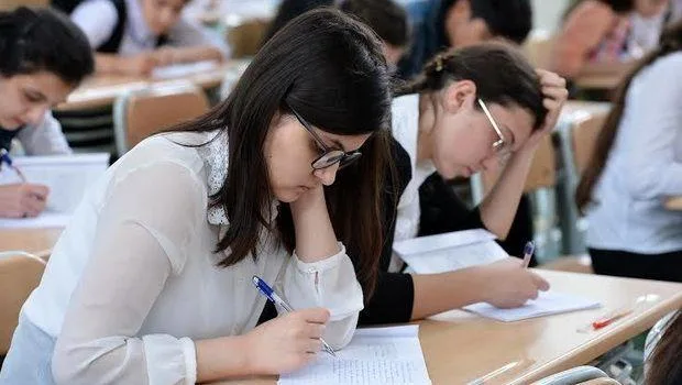 Kolleclərə qəbul olanların sənəd qəbulunun vaxtı açıqlandı