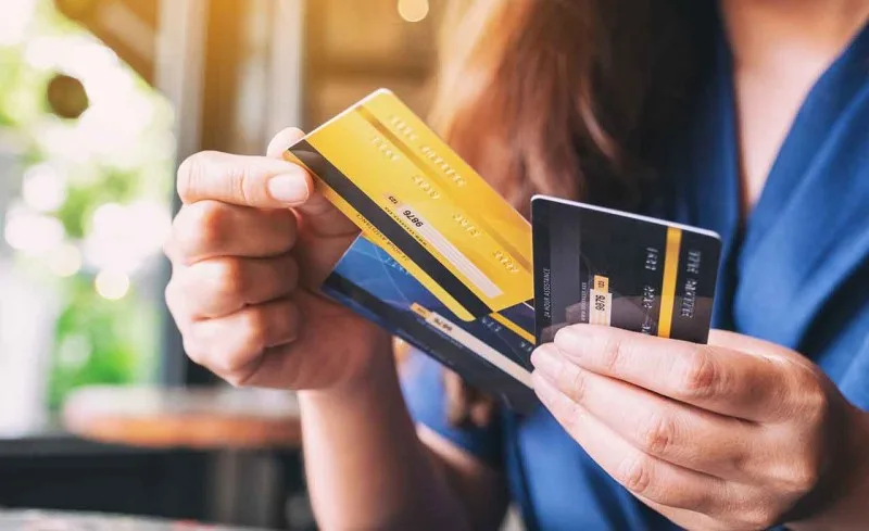 Plastik kartlarla xaricə gedənlərin NƏZƏRİNƏ: Ay ərzində 10 min dollaradək...