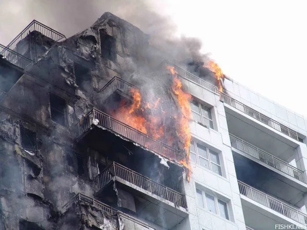 Bakıda yaşayış binasında yanğın - 10 nəfər təxliyə edildi