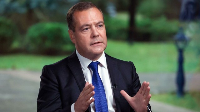Medvedyev Ukraynanın kapitulyasıyasından yazdı