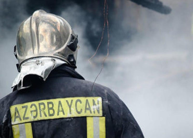 Göyçayda ev yandı