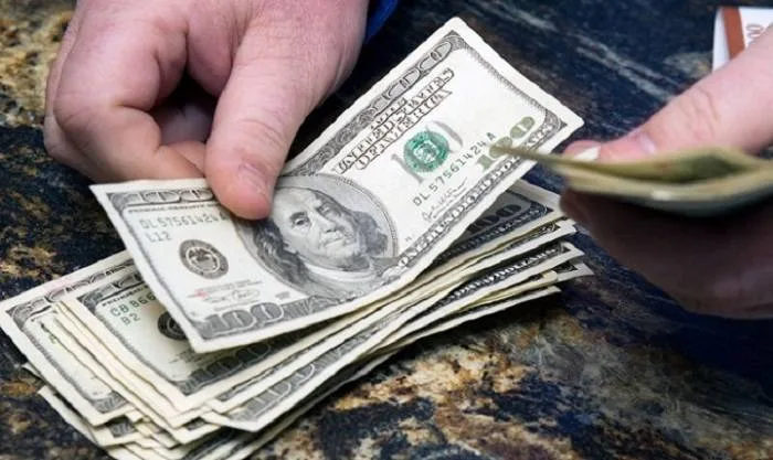 Dollar yeni həftəyə bu qiymətlə başladı